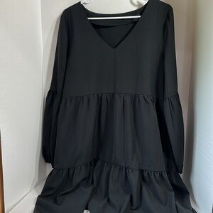 Black v neck long sleeve tiered midi dress with balloon sleeves size large